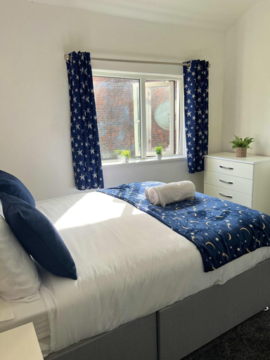 Room 3, Birmingham Blissful Retreat - 4 Bedroom, Birmingham