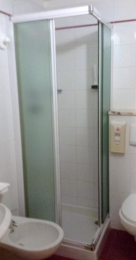 Bathroom 3, Hotel Sole, Trento
