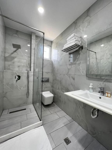 Bathroom 3, Hotel Stolis, Vlorës