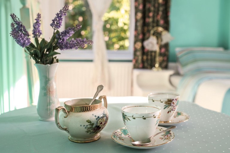 Food & Drinks 5, Dawson Place, Juliette's Bed and Breakfast, London