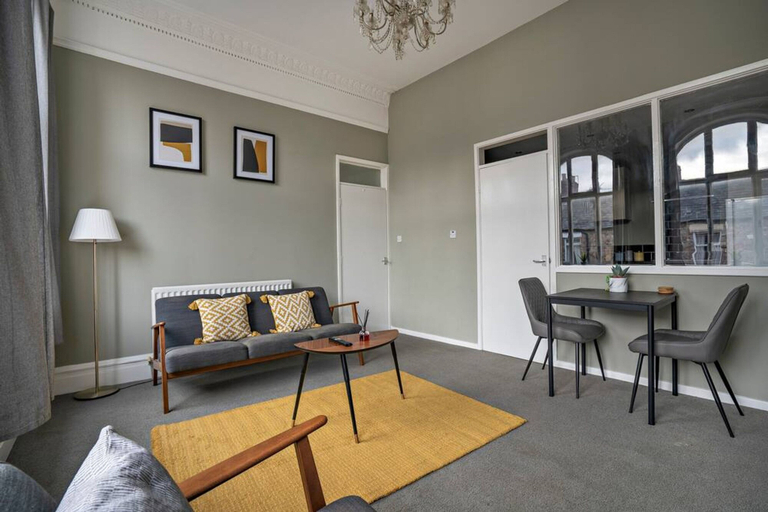 Room 2, 2 Bed-town Centre-free Parking, North Tyneside