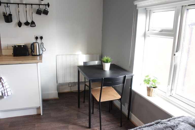Others 5, Superb Studio Flats in City Centre, Southampton