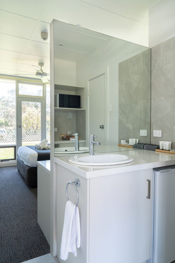 Bathroom 3, Naracoorte Hotel Motel, Naracoorte Lucindale