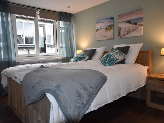 Others 4, Holiday Home in Egmond by the Beach, Bergen