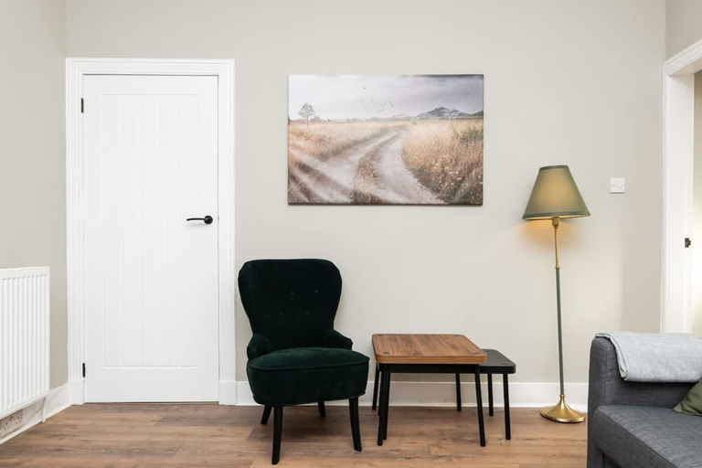 Room 4, 2 Bedroom Flat - Free Parking, Aberdeenshire