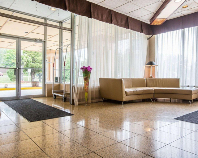 Public Area 2, Quality Inn & Conference Center Brattleboro North, Windham