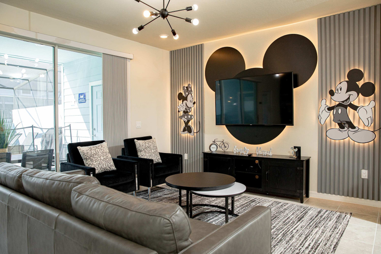 Room 1, Fantasy Themed Fun With Pool Resort Access, Polk