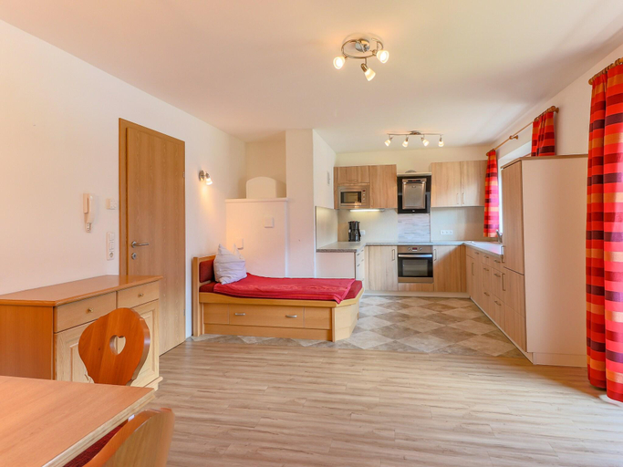 Others 5, Chalet in Bramberg near Ski Slopes, Zell am See