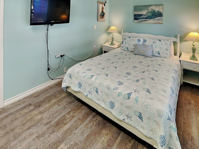 Bedroom 2, The Charming Cozy Cottage by Miss Kitty’s, Aransas