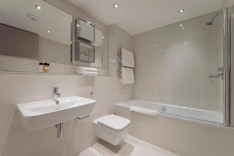 Bathroom 4, The Rosebery Aparthotel, London
