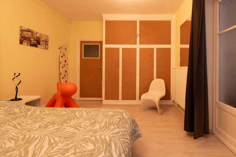Room 4, Vintage Apartment With sea View in Ostend, West-Vlaanderen