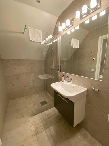 Bathroom 5, Hotell Slottsbacken, Gotland