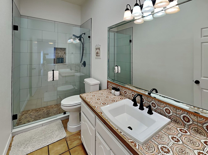 Bathroom 4, Pirate's Paradise by Miss Kitty’s, Aransas