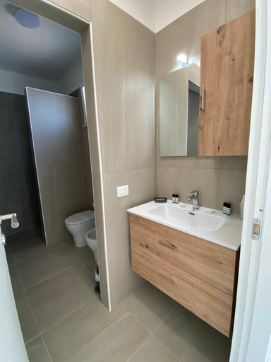 Bathroom 2, Acquaviva Suites with common pool, Livorno