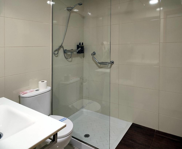 Bathroom 3, Hotel Porto, Valencia