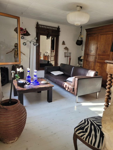 Living room 2, Majestic Holiday Home in Laroque With hot tub, Hérault