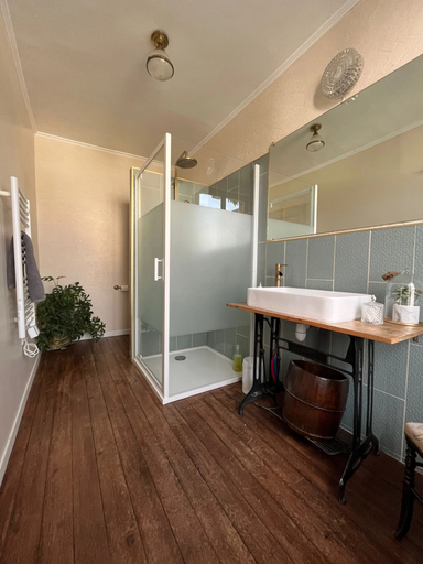Bathroom 5, L'ÉVIDENCE, Eure