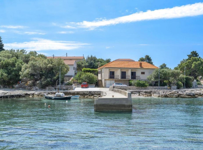 Others 2, Holiday Home Seafront Oleandar, Blato