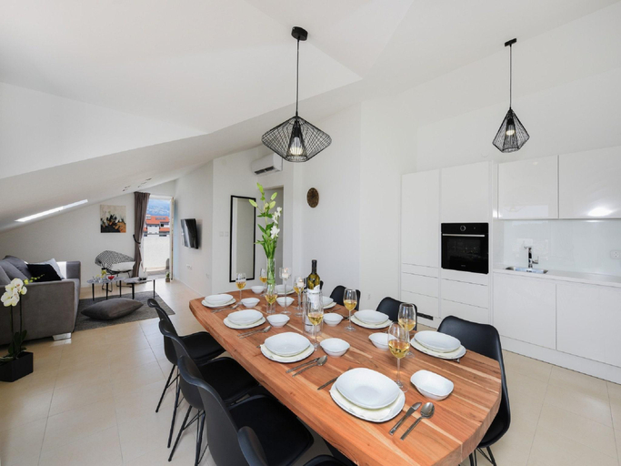 Others 3, Villa in Nin with Sea View and Beaches, Nin