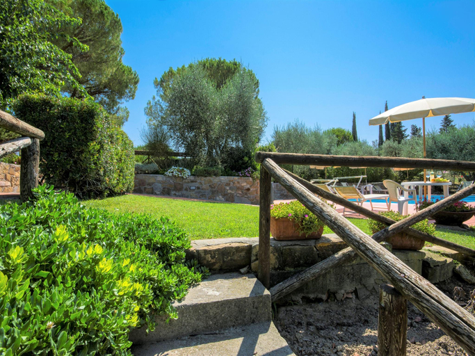 2, Apartment in Castelfiorentino with Pool, Florence