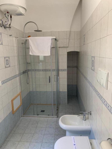 Bathroom, Palazzo De Donno Apartment 4, Lecce