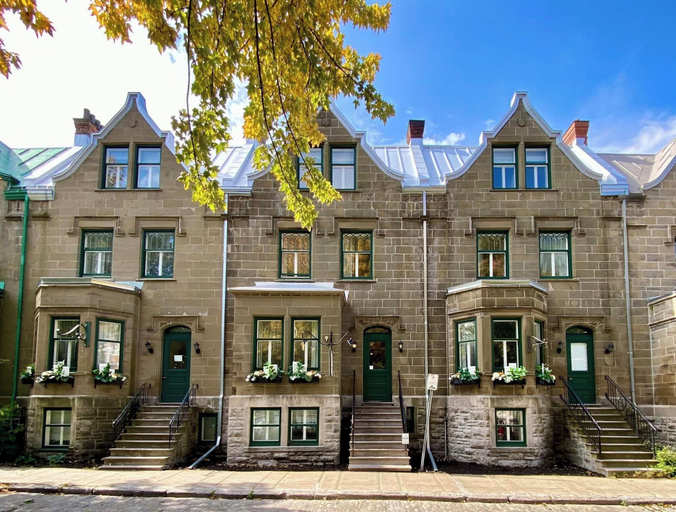 Exterior & Views