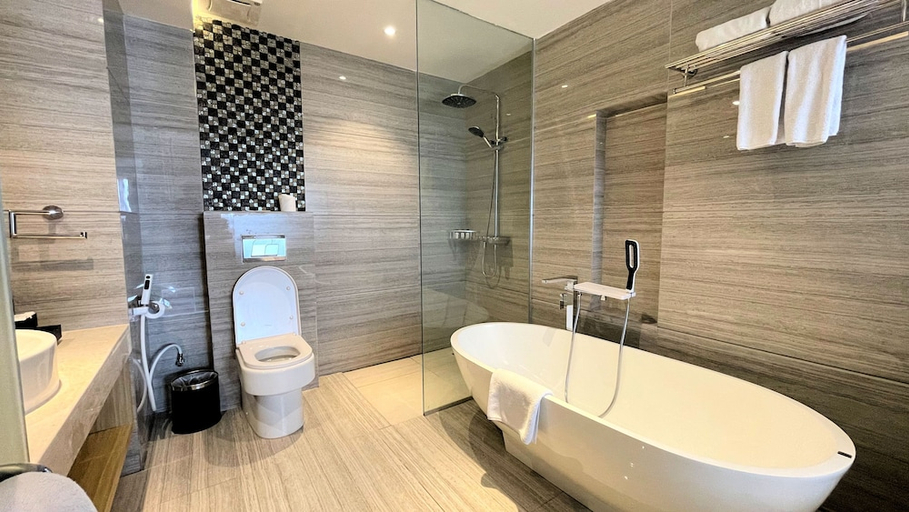 Bathroom 4, Grand Lagoi Hotel By Willson, Bintan Regency