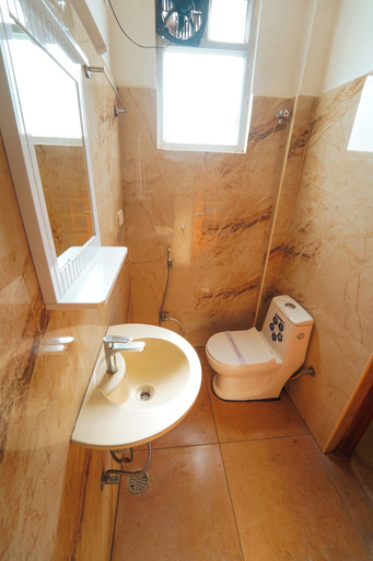 Bathroom 4, Ramana Towers, Tiruvannamalai