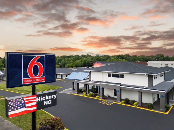 Exterior & Views 2, Motel 6 Hickory, NC, Catawba