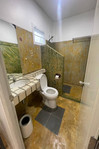 Bathroom 4