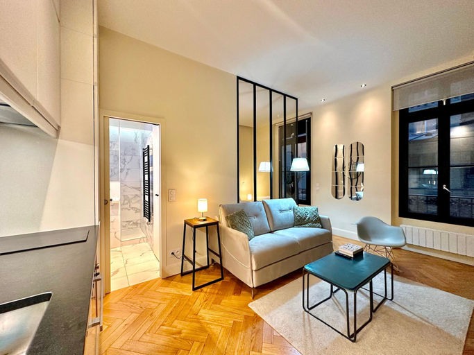Room 4, Eiffel Tower Champs de Mars, Paris