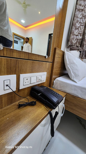 Bedroom 2, Hotel Dwarka Inn, Nashik