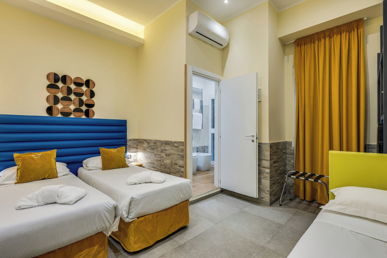 Bedroom 3, Seven, Rome