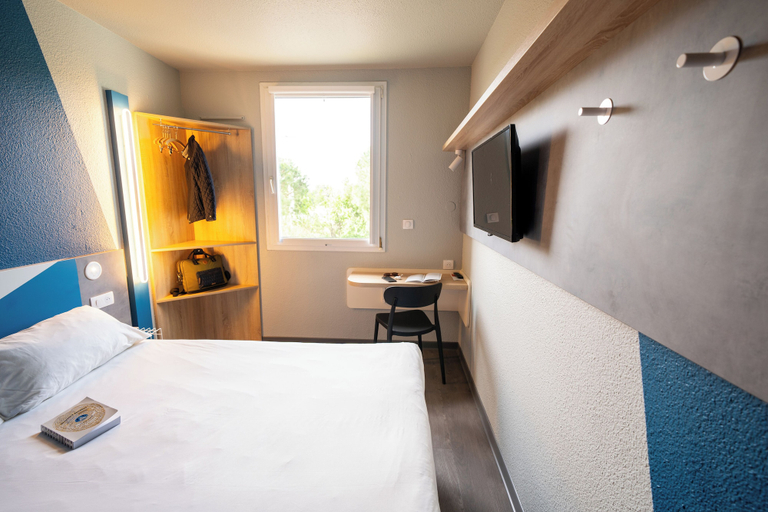 Bedroom 2, ibis budget Narbonne Est, Aude