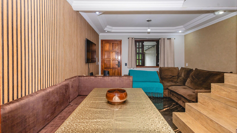 Room 4, Casa com Churrasq Garagem Wi-fi e Petfriendly, Curitiba