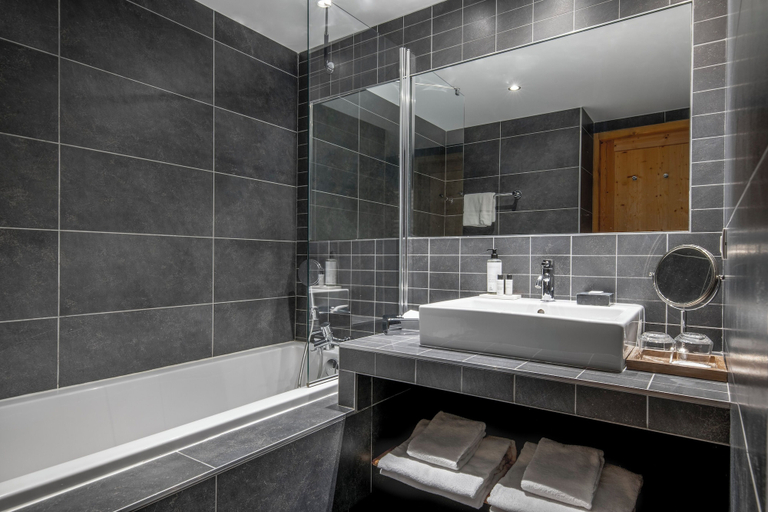 Bathroom 4, Hotel Kaya, Savoie