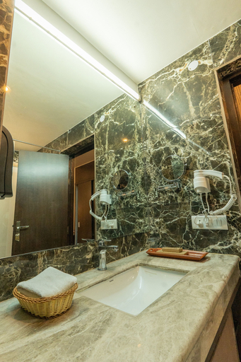 Bathroom, WoodRock Hotel Manali, Kullu