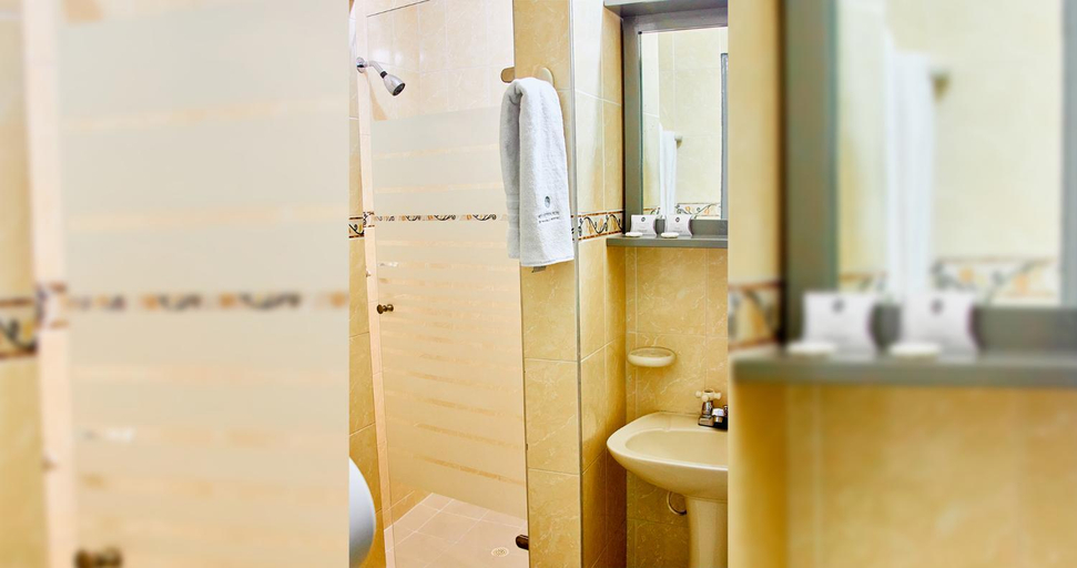 Bathroom 2, Hotel Ruittoque D Prada, Bucaramanga