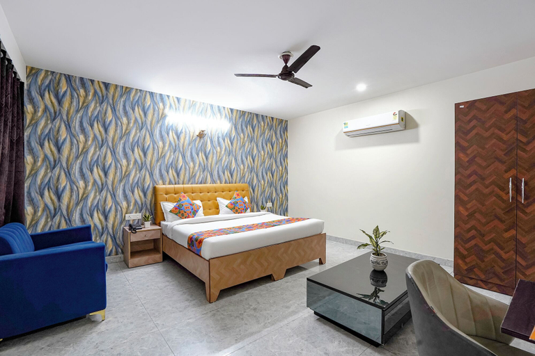 Bedroom 2, Fabhotel Divine & Banquet, Gautam Buddha Nagar