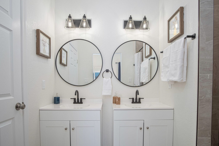 Bathroom 3, Feel, Chill and Enjoy 4br/3ba Near Fun Riverwalk!, Bexar