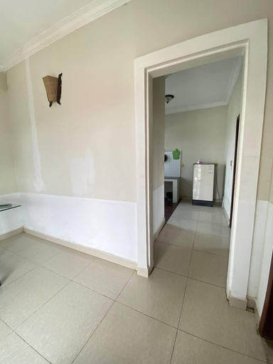 Room 4, Combretrata, Mean Chey