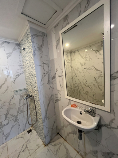 Bathroom 3, Hotel O Kebayoran, South Jakarta