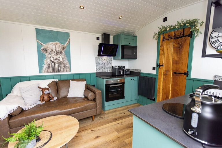 Others 5, Willows Rest - 1 Bed Shepherd's Hut - Pentlepoir, Pembrokeshire