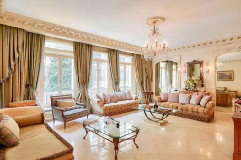 Room 2, Royal Montaigne in Paris, Paris