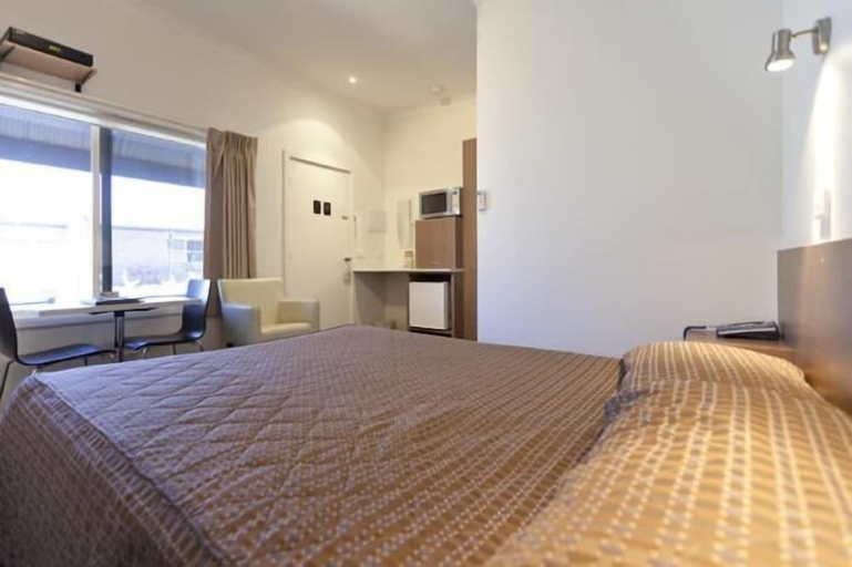Others 5, Chalambar Motel, Ararat