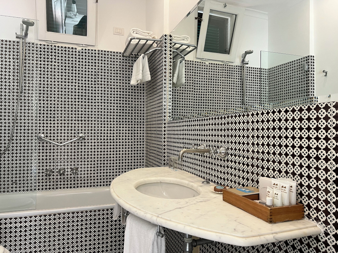 Bathroom 5, Hotel della Piccola Marina, Napoli