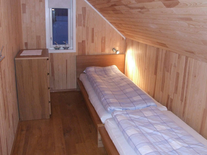 Bedroom 3, person holiday home in GURSKOY-By Traum, Herøy