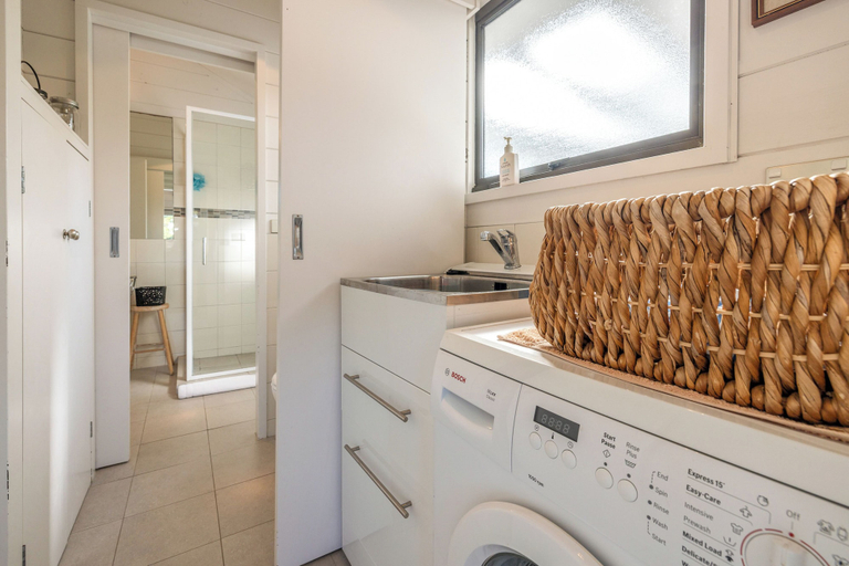 Bathroom, Matai Cottage in Oneroa with Sea Views, Auckland