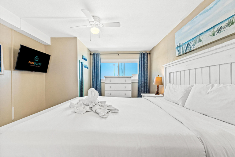 Bedroom 3, The Summit 1011, Bay