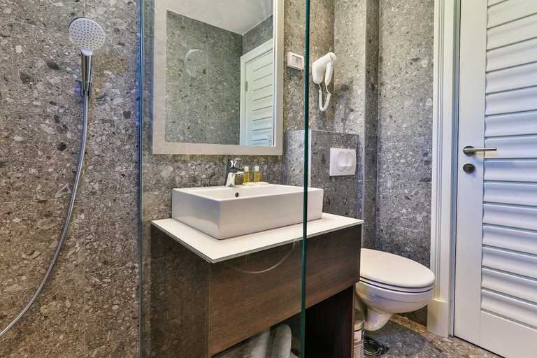 Bathroom 4, Hotel Bono